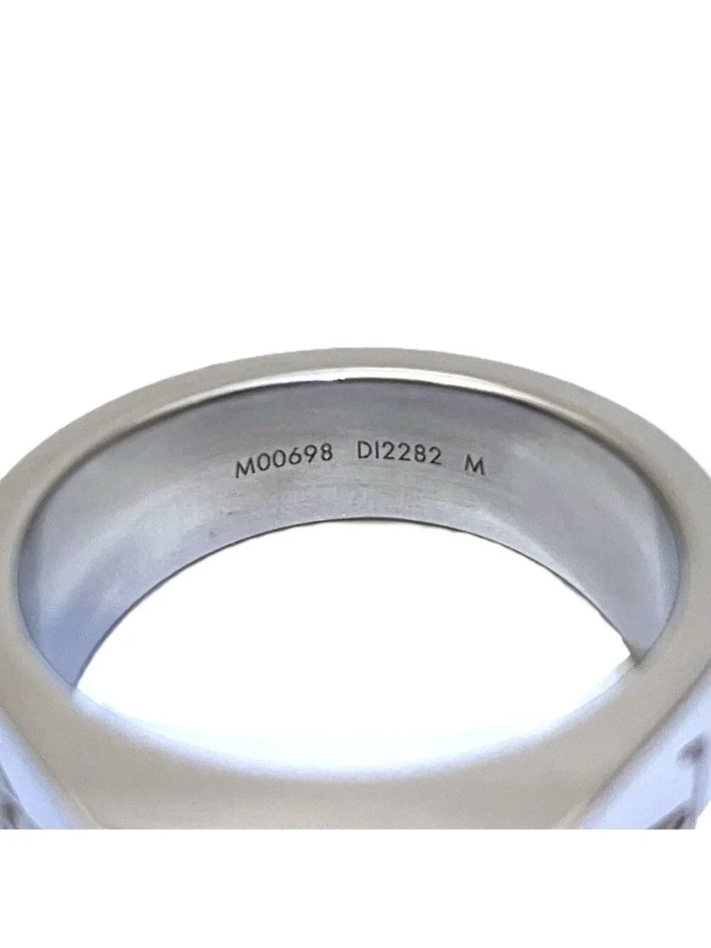 Louis Vuitton Bague Monogram Ring a Creasing Sally Gross Weight